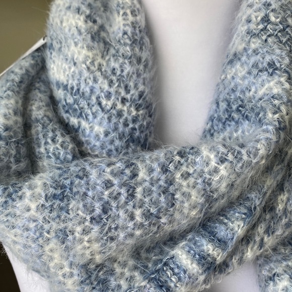 NWT BCBGeneration Knit Eternity Scarf - NEW - Picture 5 of 12